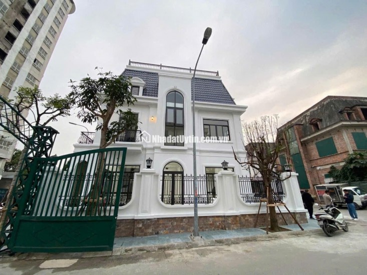 Bán nhà mặt phố Sa Đôi Đại Mỗ Nam Từ Liêm lô góc 3 mặt thoáng diện tích 210m2x 4 tầng MT 15m2 giá 63.9 tỷ